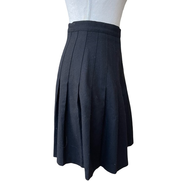 Vintage Stephanie Andrews Black Wool Pleated Mini Skirt – High-Waisted | Classic - Picture 4 of 10